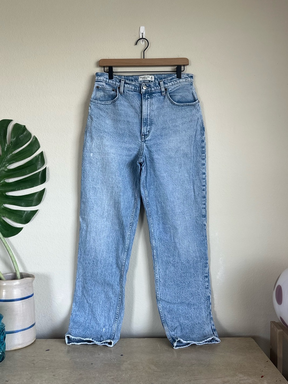 Abercrombie & Fitch The 90’s Straight Ultra High Rise Curve Love Jeans